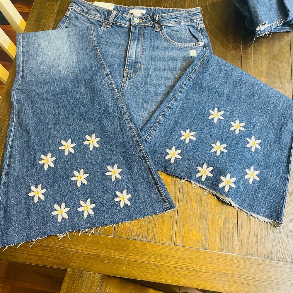 NWT Forever 21 Women's size 29 Blue Flare Jeans